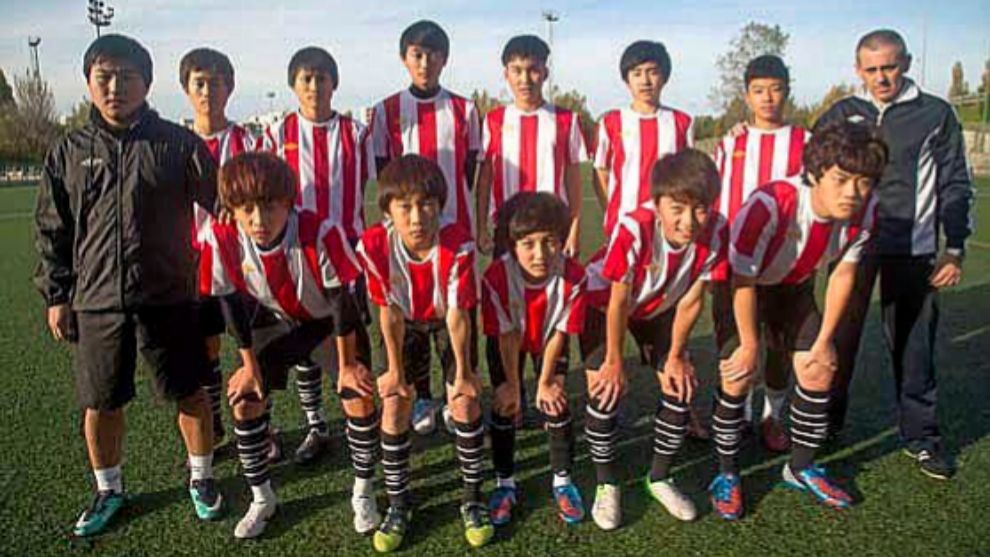 Liero, con un equipo de jugadores coreanos de los que se ocup...