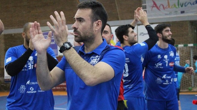 El próximo entrenador del Sinfín, Víctor Montesinos, en el equipo...