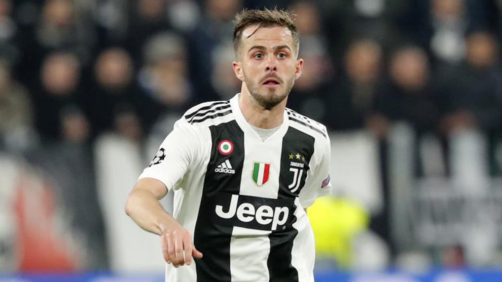 PSG enter the fight for Pjanic
