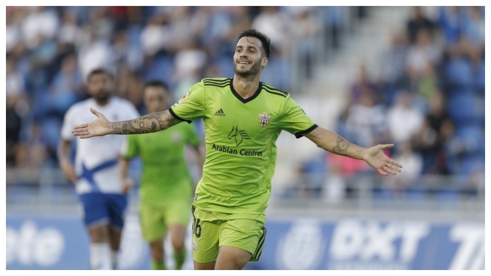 Lazo celebra el gol que marc al Tenerife en el Heliodoro