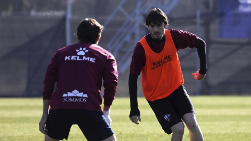Eugeni Valderrama, en un entrenamiento del Huesca de esta temporada