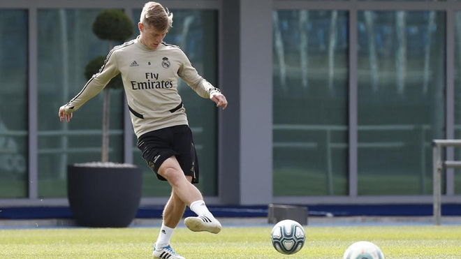 Kroos, durante un entrenamiento con el Madrid en Valdebebas.