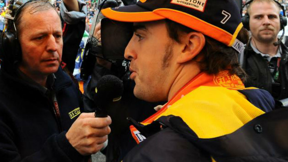 Brundle y Alonso, en el GP de China 2009.
