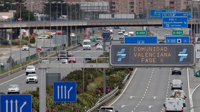 Imagen de una carretera de acceso a Valencia.