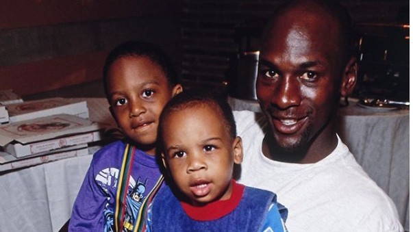 Michael Jordan, junto a sus hijos Jeffrey y Marcus.