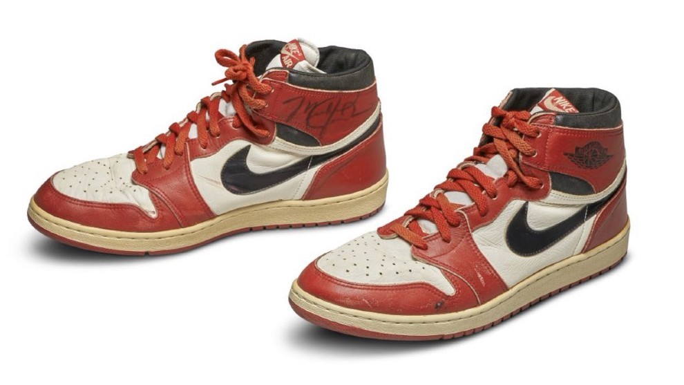 NBA: Récord histórico: ¡Pagan 560.000 dólares por unas zapatillas usadas de  Jordan! | Marca.com