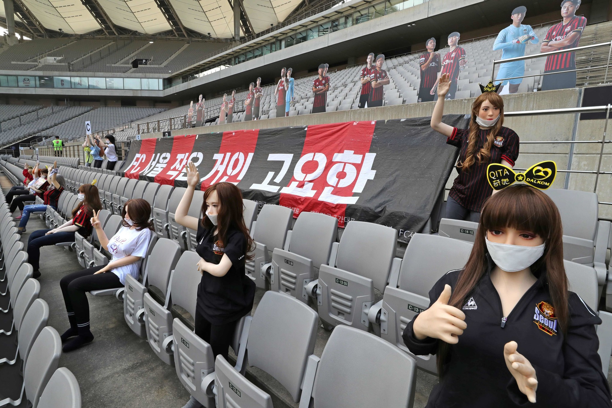 El FC Seoul utiliz muecas sexuales para dar ambiente a sus gradas...