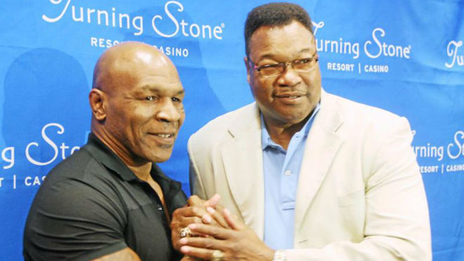 Mike Tyson y Larry Holmes.
