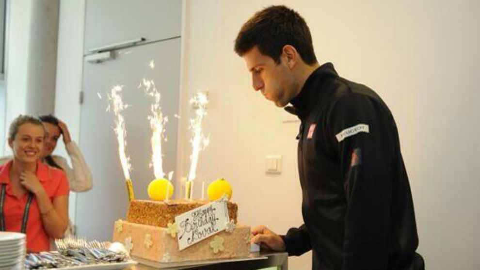 Djokovic celebra un cumpleaos en Roland Garros