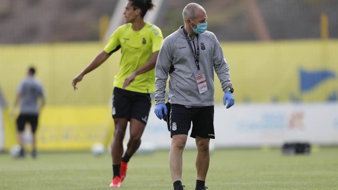 Pepe Mel, durante un entrenamiento de Las Palmas.