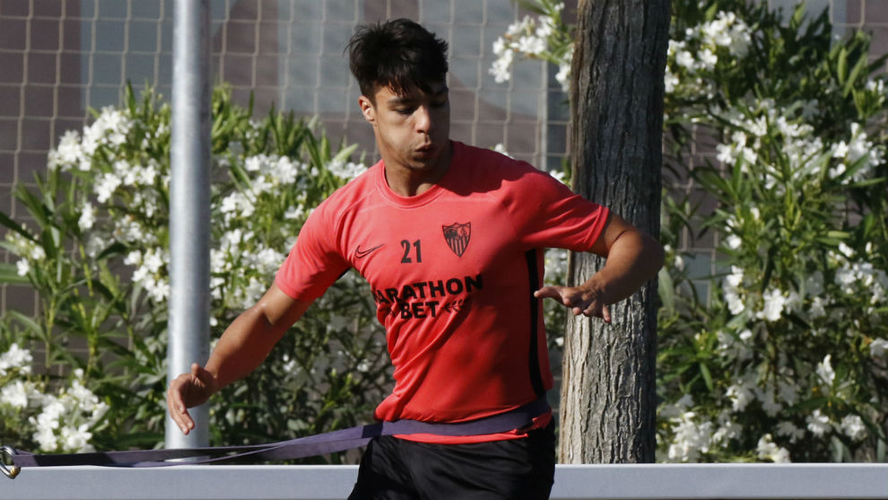 liver Torres (25), en un entrenamiento del Sevilla.