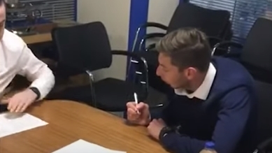 Sale a la luz un vdeo de Emiliano Sala firmando con el Cardiff tres das antes de su muerte