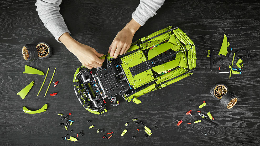 Así se construye un Lamborghini Sián de 800 CV... ¡con 3.700 piezas de Lego!