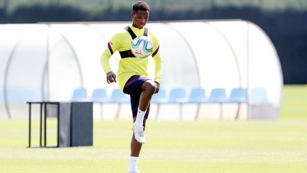 Ansu Fati misses training due to discomfort in his knee
