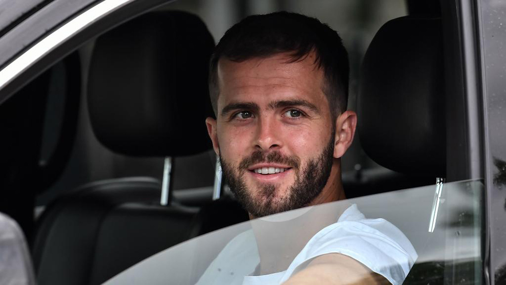 Juventus enquire about several Barcelona players during Pjanic negotiations