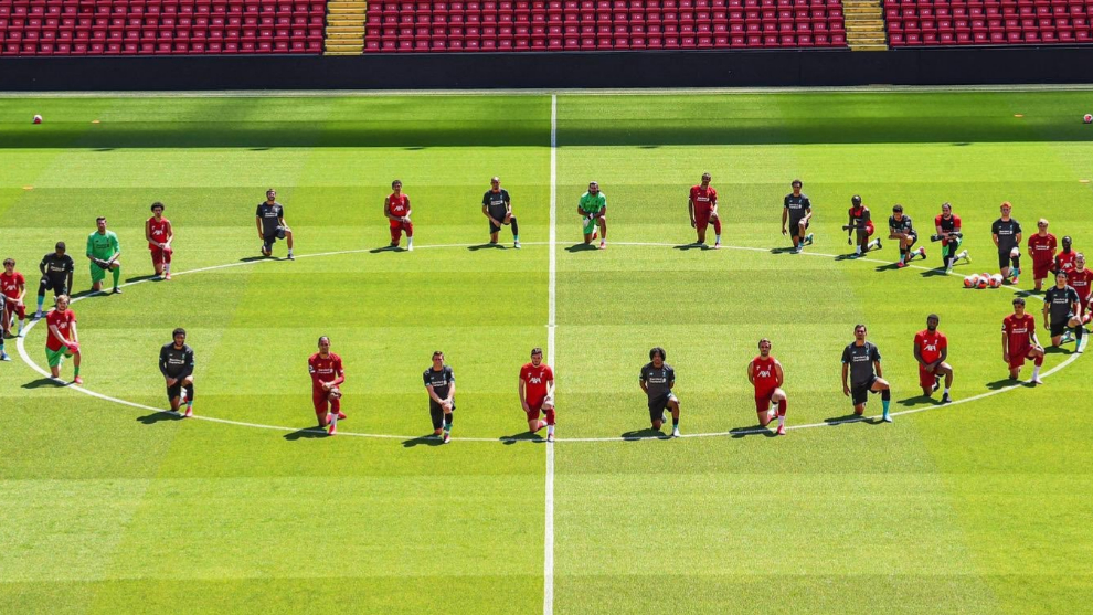 Liverpool take a knee to protest George Floyd's death
