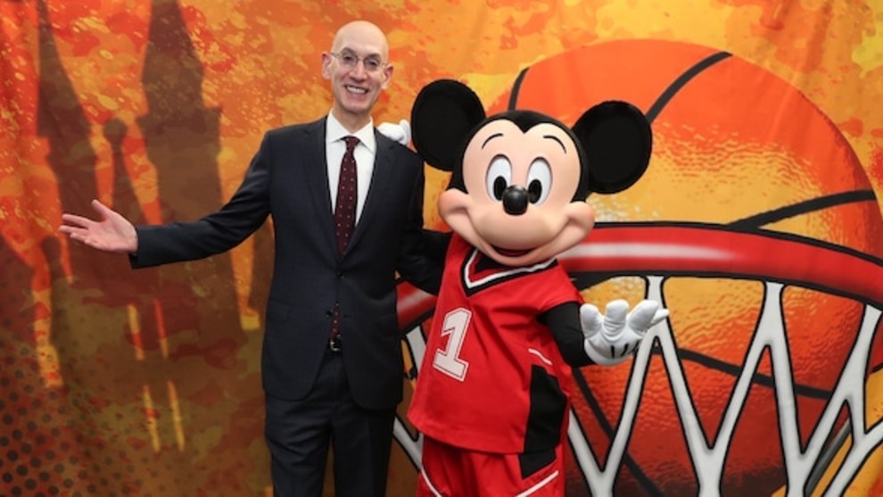 La NBA invita a 22 equipos para reanudar la Liga en Disney World
