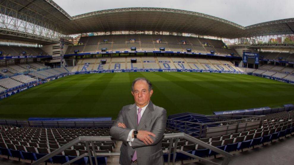 Federico Gonzlez, asesor del Grupo CARSO en el Oviedo, posa en el...