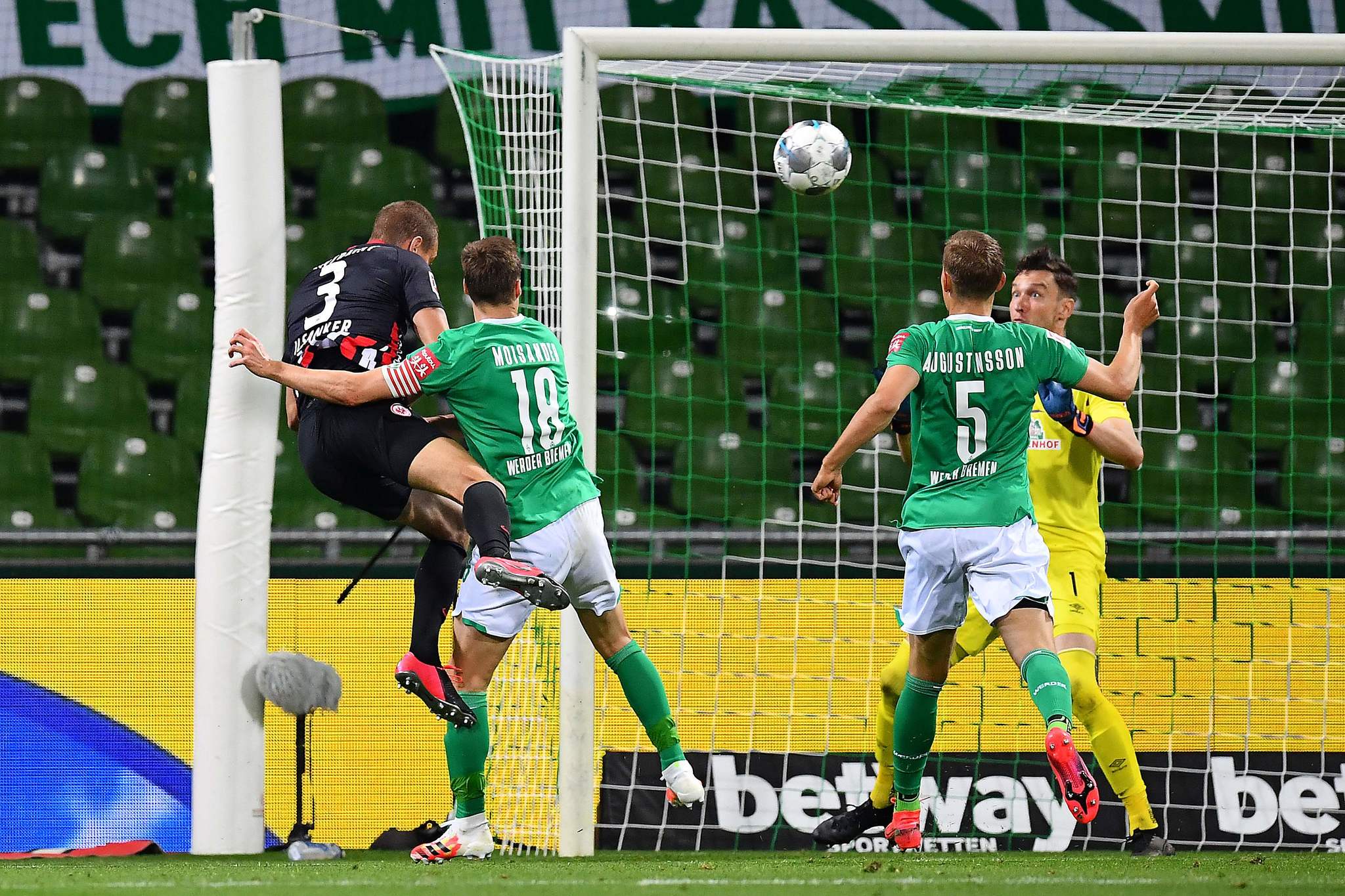 Instant impact from Ilsanker secures win for Eintracht away at Werder