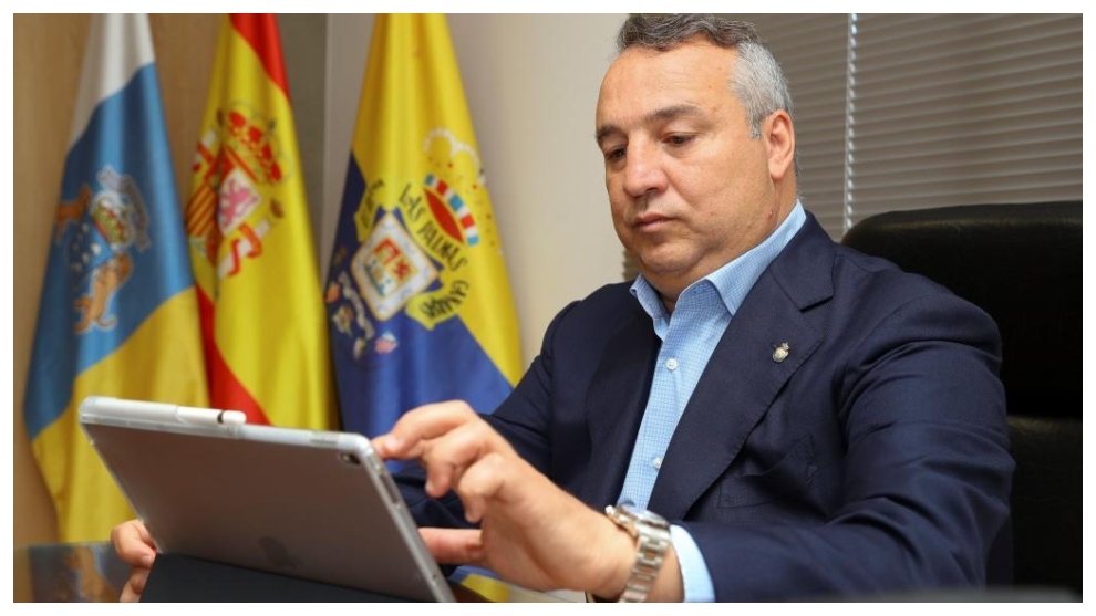 Miguel ngel Ramrez, presidente de Las Palmas, en su despacho del...