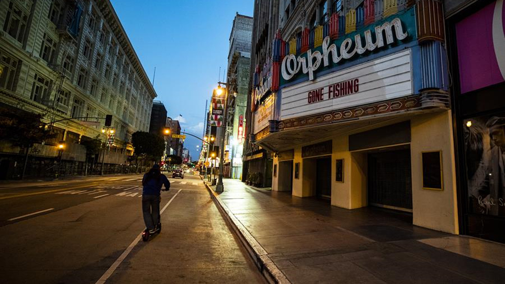 California permitir que los cines abran al 25 % de su capacidad