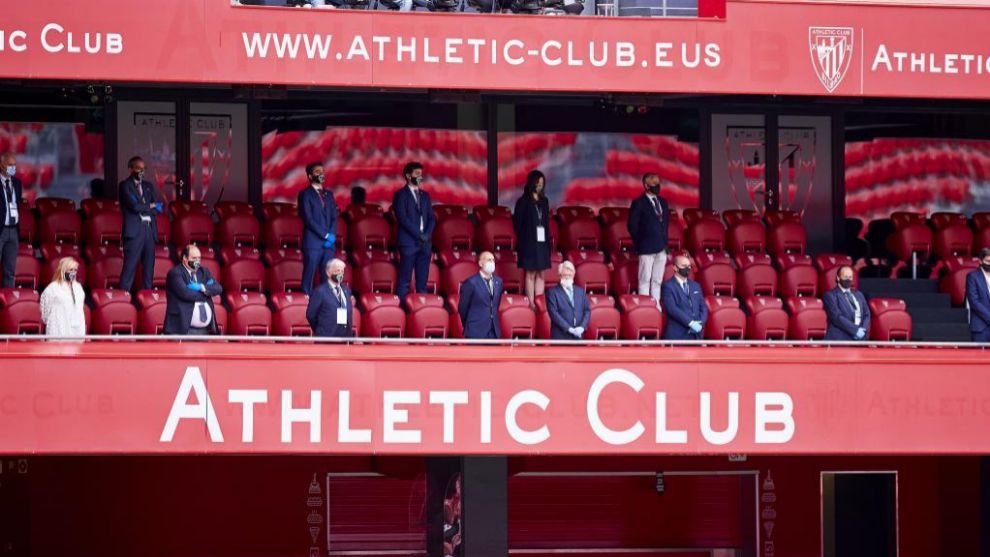 Imagen del palco de San Mams durante el minuto de silencio que hubo antes del Athletic-Atltico.