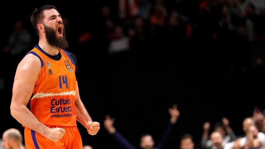Bojan Dubljevic grita durante un partido del Valencia Basket.