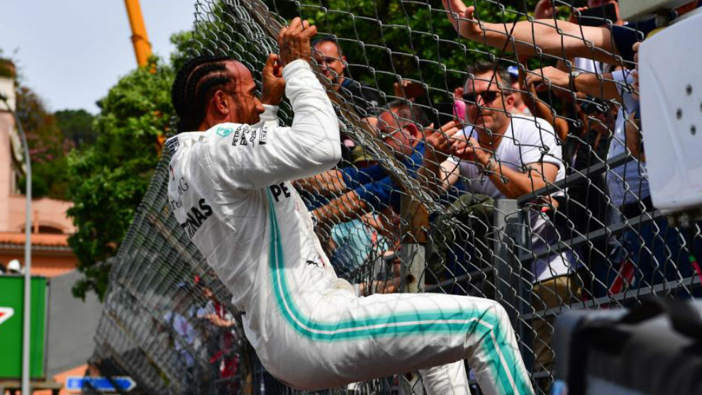 Hamilton celebra con el pblico su victoria en el GP de Mnaco de...