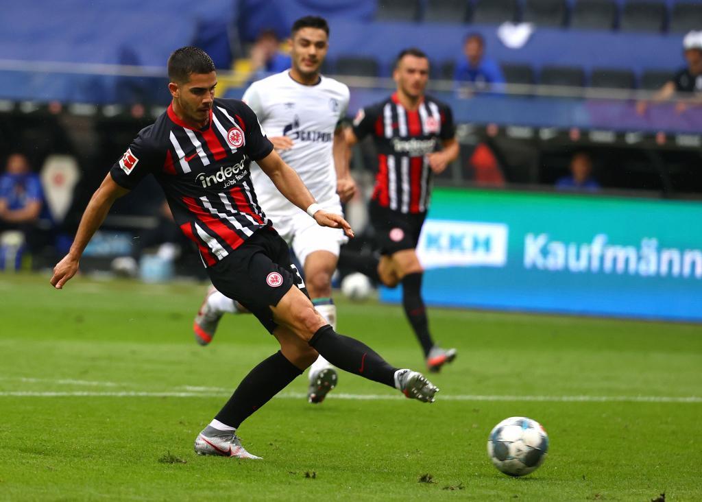 Andr Silva marca a placer para el Eintracht Frankfurt contra el...