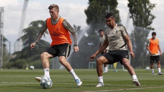 Kroos y Casemiro, durante un entrenamiento del Madrid en Valdebebas