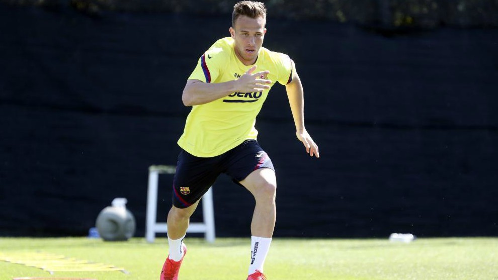 Arthur now considering Juventus move after transfer fee agreed with Barcelona
