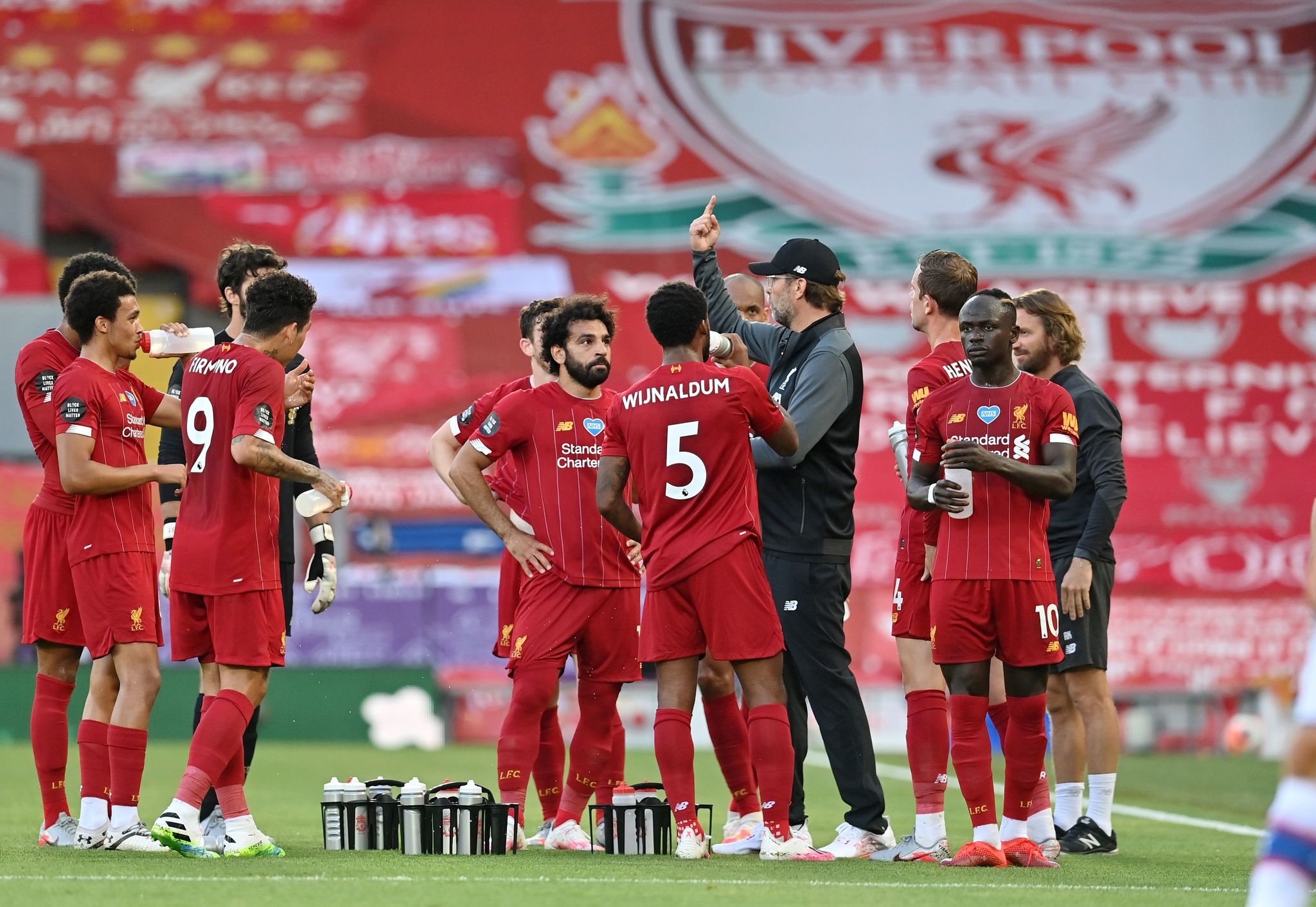 Liverpools German manager Jurgen lt;HIT gt;Klopp lt;/HIT gt; (4R) talks to his players during a drinks break during the English Premier League football match between Liverpool and Crystal Palace at Anfield in Liverpool, north west England on June 24, 2020. (Photo by Paul ELLIS / POOL / AFP) / RESTRICTED TO EDITORIAL USE. No use with unauthorized audio, video, data, fixture lists, club/league logos or live services. Online in-match use limited to 120 images. An additional 40 images may be used in extra time. No video emulation. Social media in-match use limited to 120 images. An additional 40 images may be used in extra time. No use in betting publications, games or single club/league/player publications. /