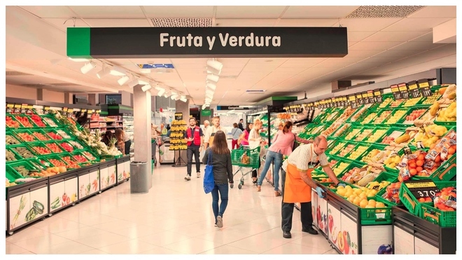 La seccion de frutas y verduras de un supermercado de Mercadona.
