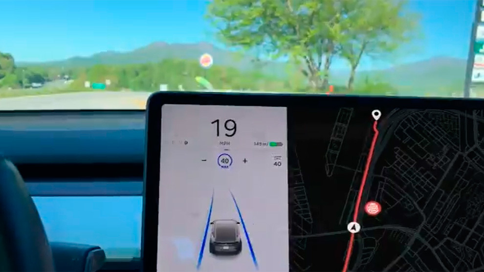 El Autopilot de Tesla confunde el logo de Burger King con un Stop y la hamburguesera se aprovecha