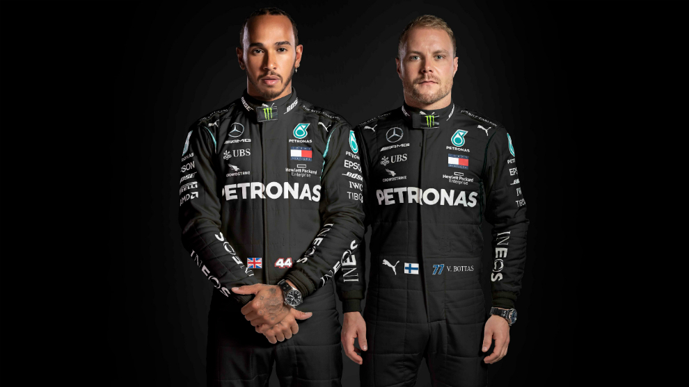 Lewis Hamilton y Valtteri Bottas, con los monos que corrern en 2020.