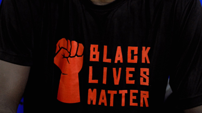 Black Lives Matter en una playera de los Raptors de Toronto.