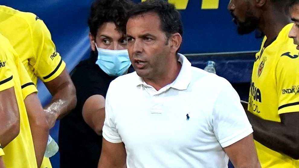 Javier Calleja, entrenador del Villarreal durante el partido ante el...