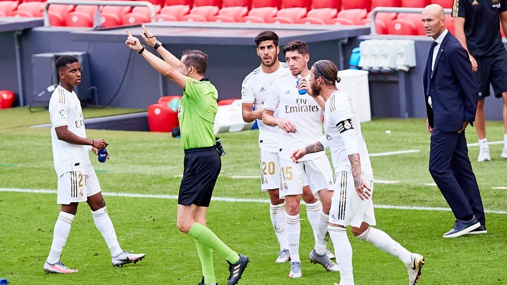 El VAR pita un penalti a favor del Real Madrid en San Mamés
