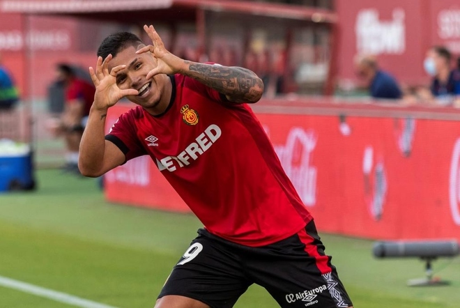 Cucho Hernndez celebra su gol ante el Levante.