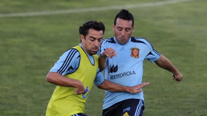Cazorla y Xavi en un entrenamiento de la selección de 2012.