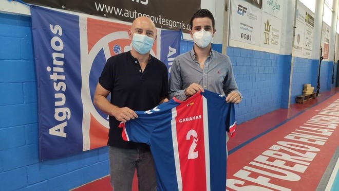 lvaro Cabanas posa con su nueva camiseta /
