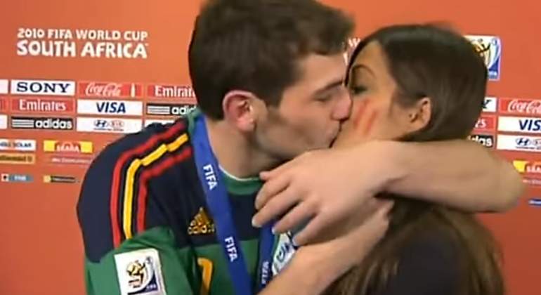 El beso de Iker Casillas a Sara Carbonero que enamor a Espaa