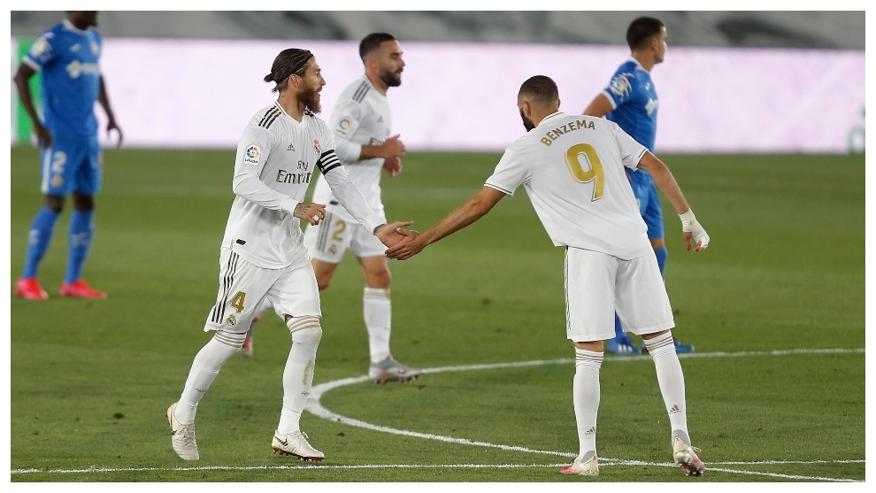 Sergio Ramos y Bezema, tras el gol de penalti del capitán al Getafe.