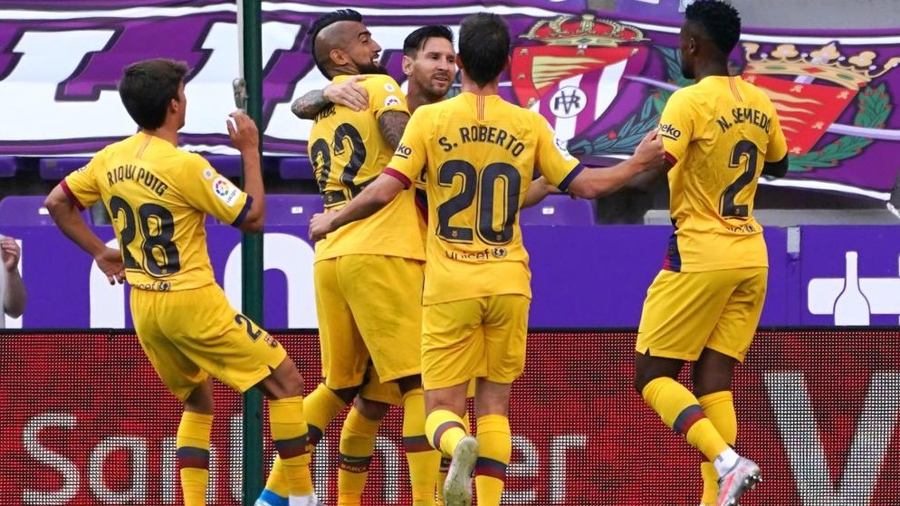 Los jugadores del Barcelona celebran el 0-1 de Arturo Vidal.