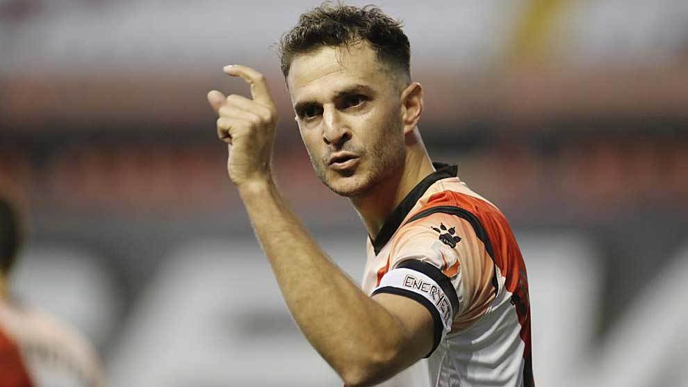 Juan Villar celebra en Vallecas uno de sus siete goles como rayista