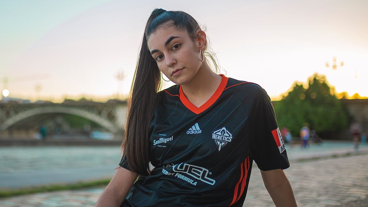 eSports: Esperanza Borrás, hija de una española de fútbol femenino, rompe moldes como fichaje del Team Heretics | Marca.com