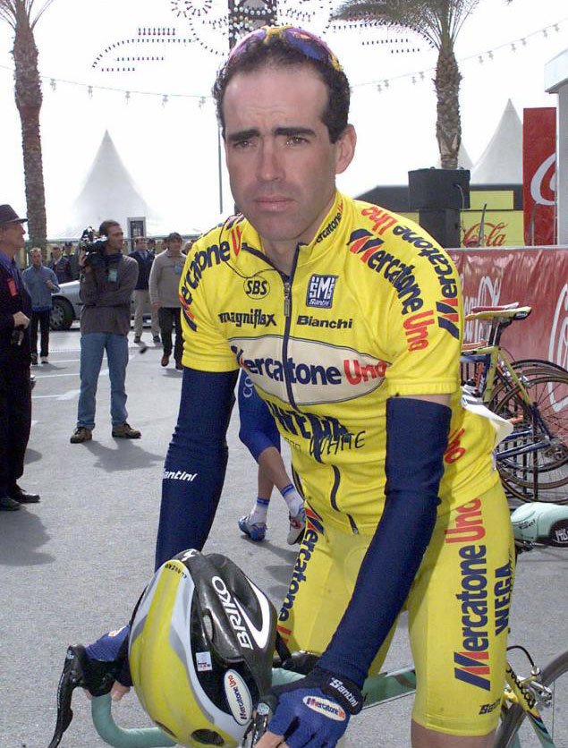 Dani Clavero, en una imagen de 2001 cuando era ciclista, con su casco
