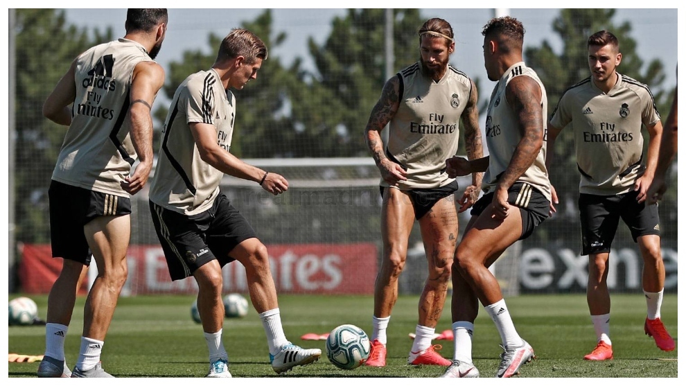 Los jugadores del Real Madrid, en el entrenamiento de esta maana.