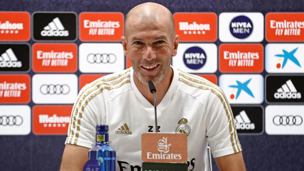 Zidane: "Tengo contrato y me gusta estar aquí, pero nunca se sabe lo que va a pasar"