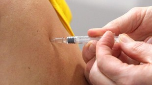 La vacuna contra el COVID-19 de Oxford proporcionara doble...